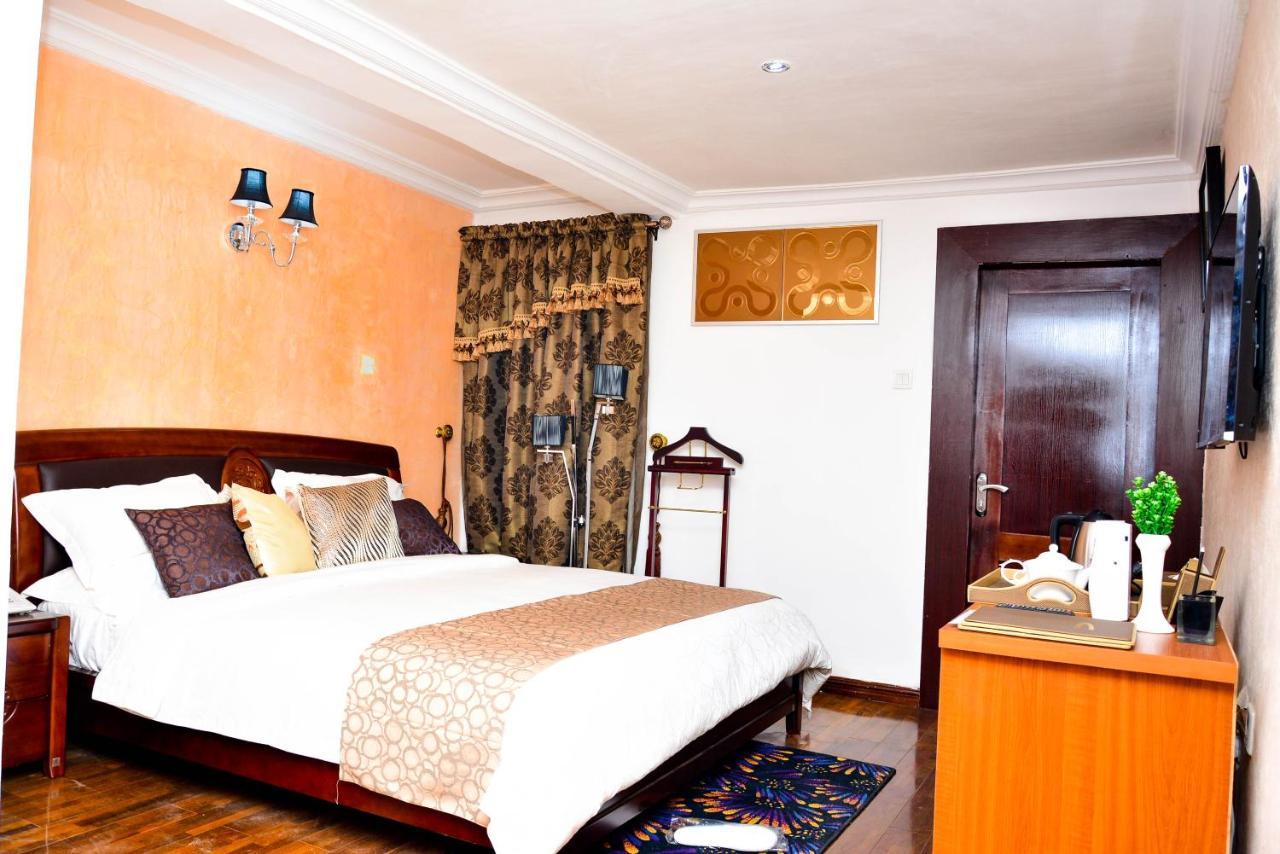 Crystal House International Hotel إلورين المظهر الخارجي الصورة