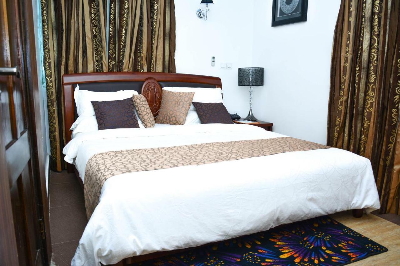 Crystal House International Hotel إلورين المظهر الخارجي الصورة