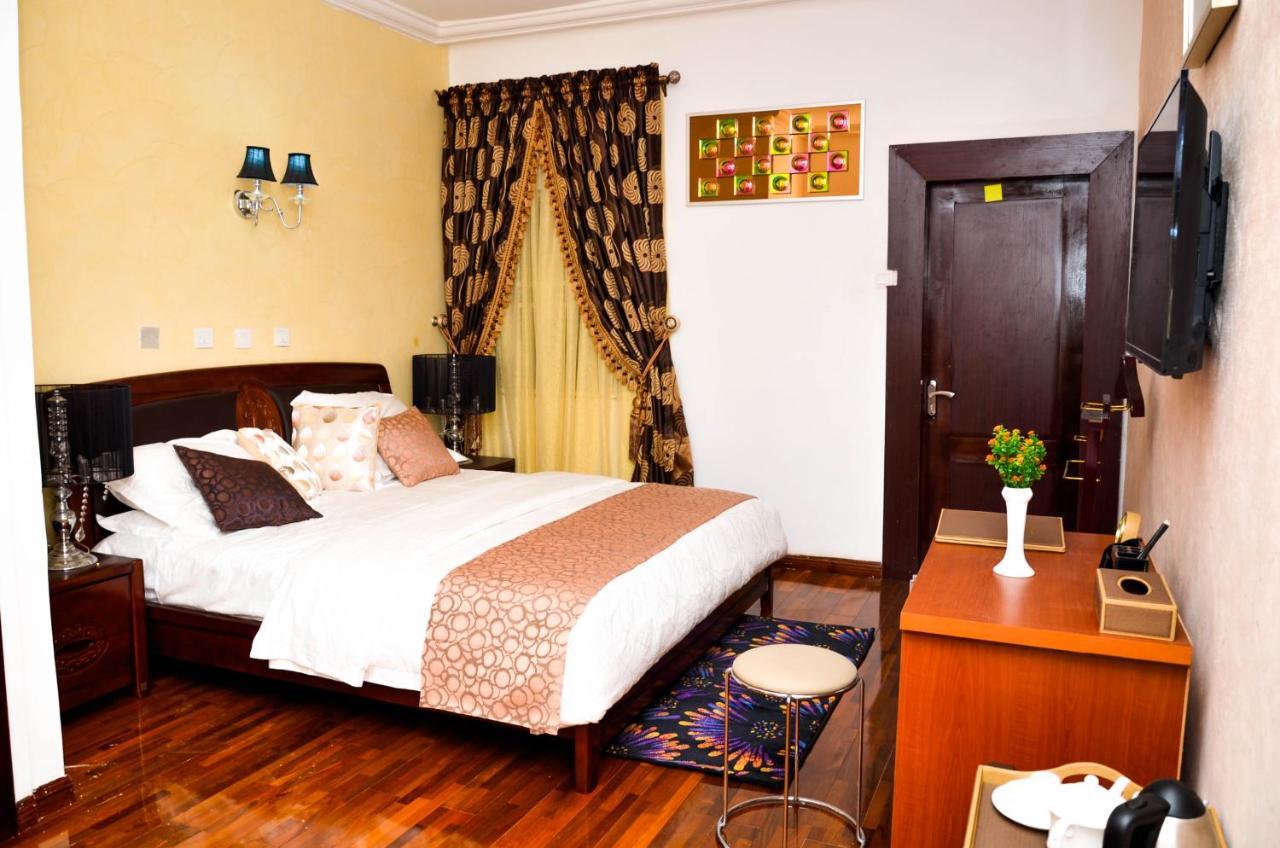 Crystal House International Hotel إلورين المظهر الخارجي الصورة