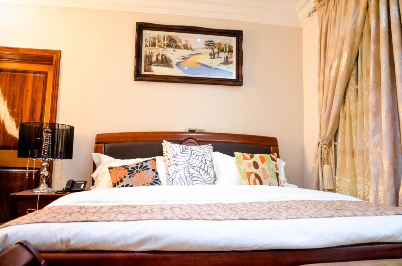 Crystal House International Hotel إلورين المظهر الخارجي الصورة