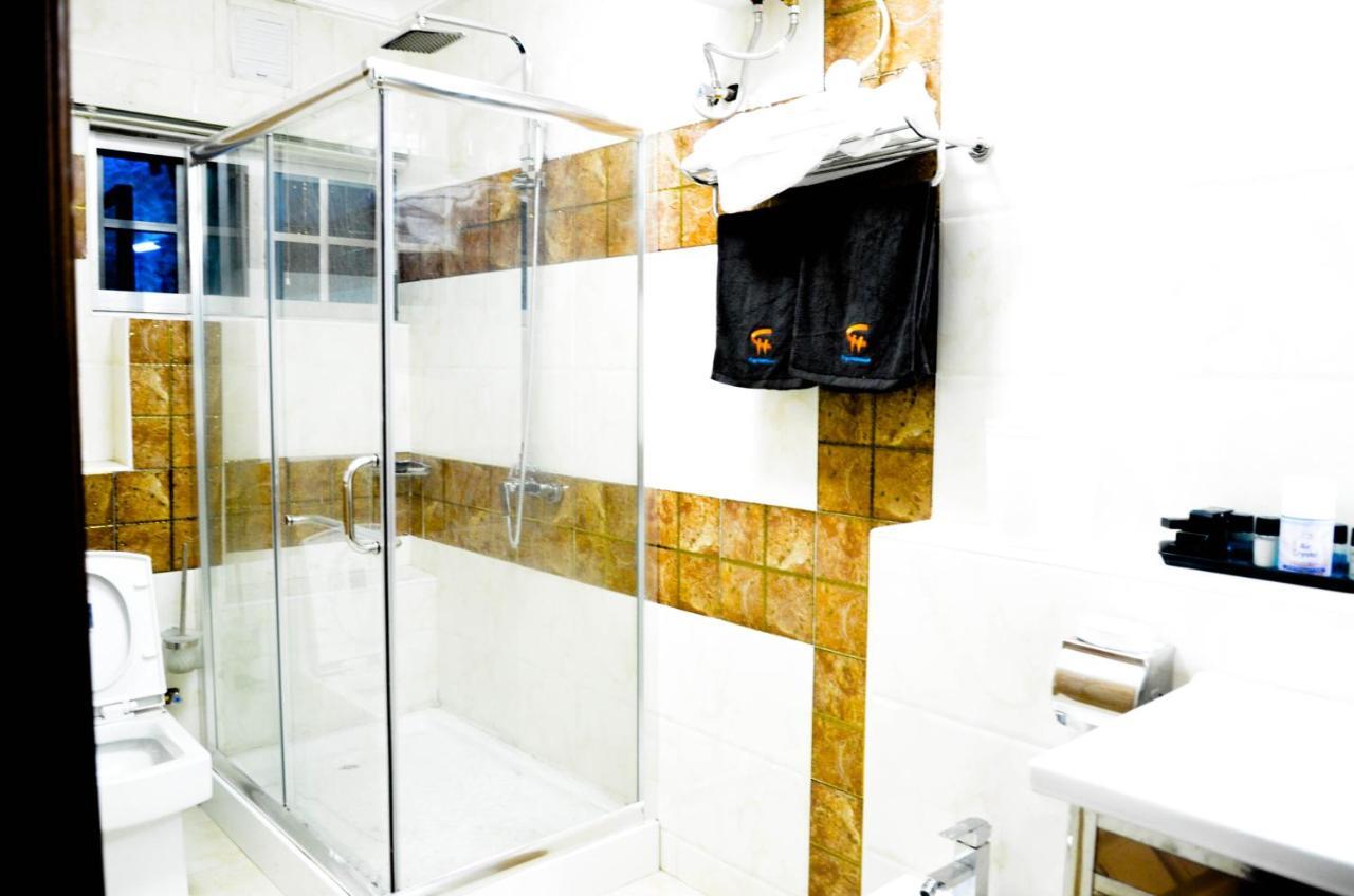 Crystal House International Hotel إلورين المظهر الخارجي الصورة