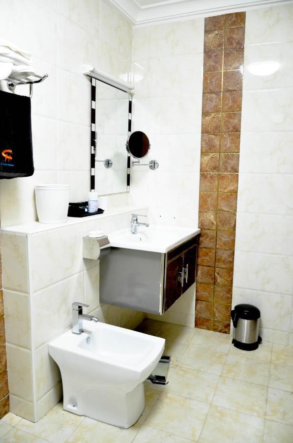 Crystal House International Hotel إلورين المظهر الخارجي الصورة